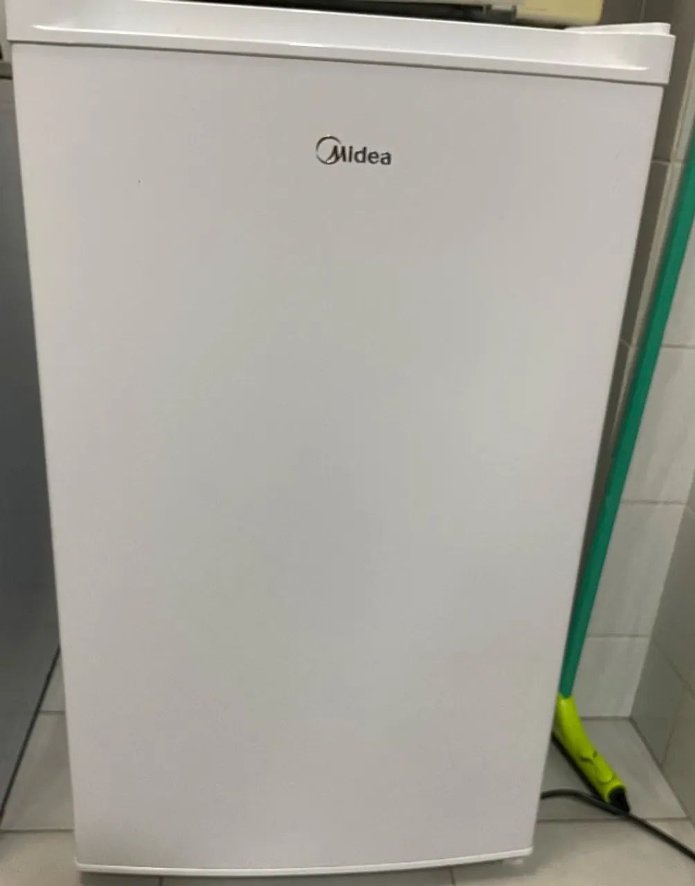 Frigobar Midea 124L