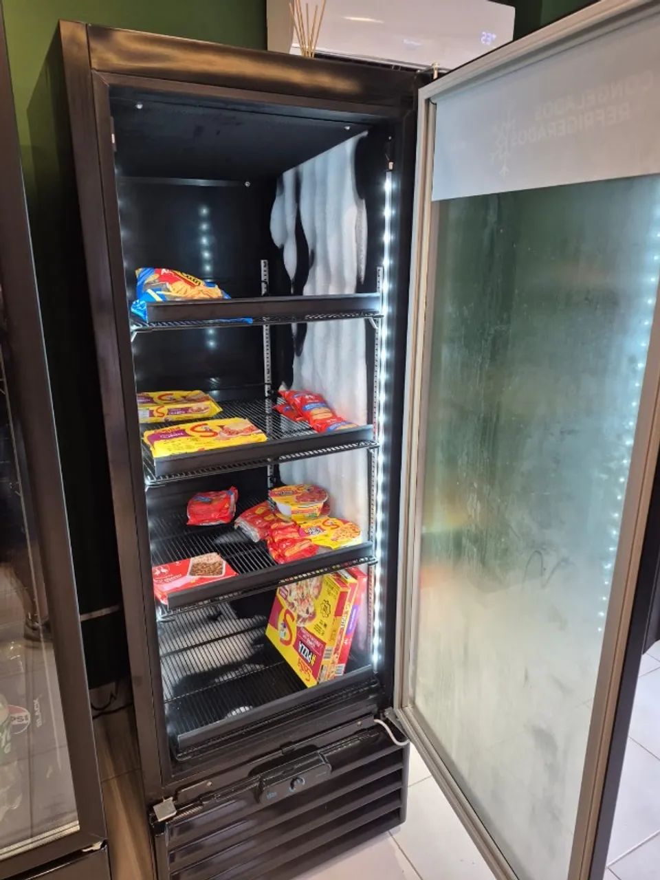 FREEZER VERTICAL EXPOSITOR METALFRIO 110v - Geladeiras e Freezers