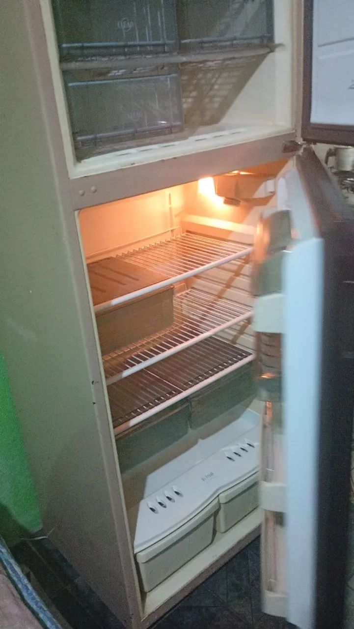 Geladeira duplex 220 bom estado - Foto 4