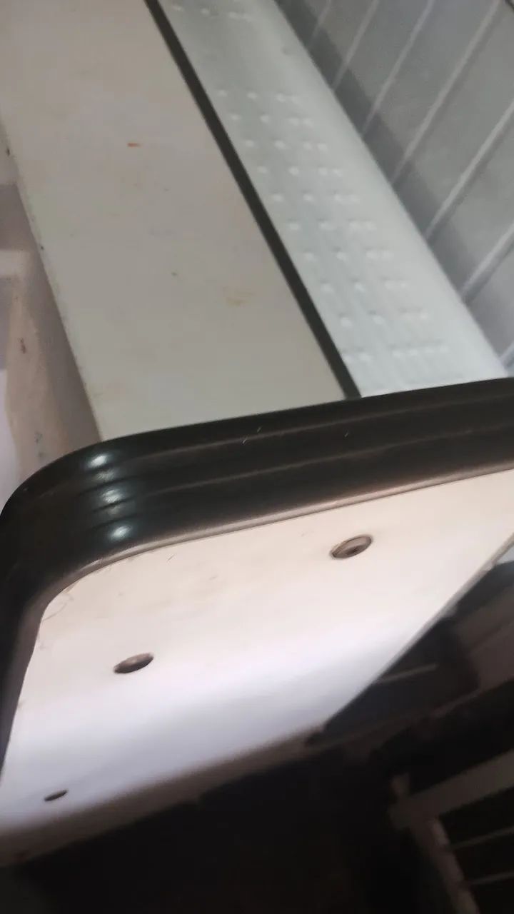 Vdo balcão de 2 MTS e um freezer p/sorvete