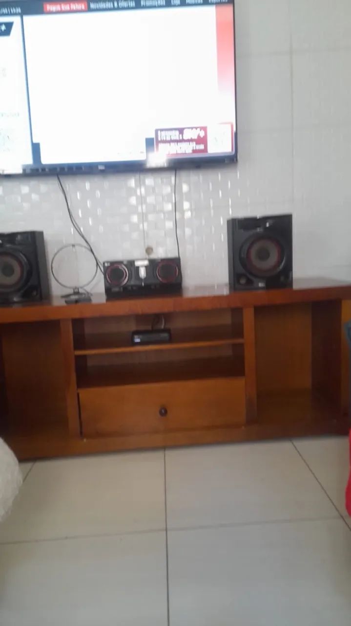 Vendo Rack de madeira maciça 