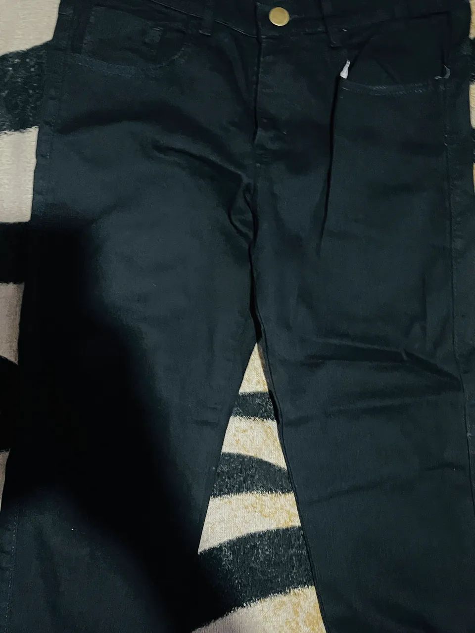 Duas calça jeans uma preta e uma azul - Foto 4