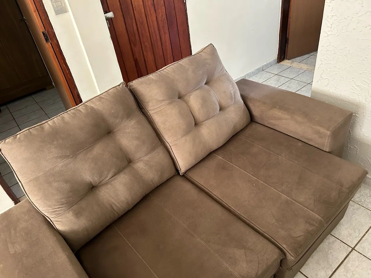 Sofá Retrátil de 2 Lugares em Suede - Faço Entrega ? - Foto 2