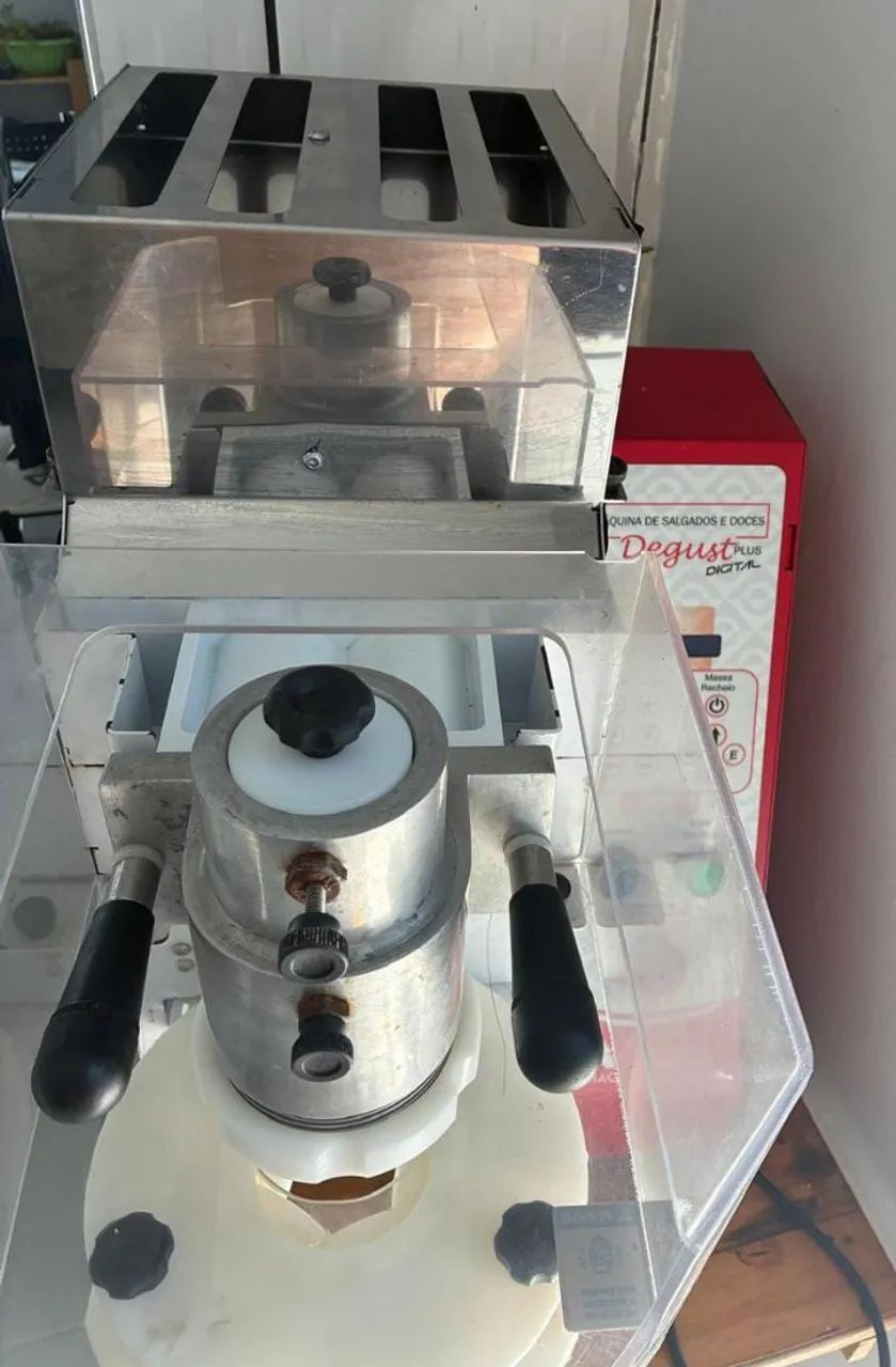 Máquina de Salgadinhos e Masseira 10kg