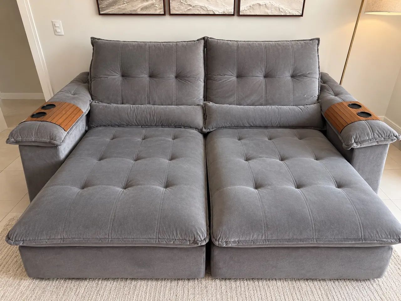 Sofá Retrátil Cinza em Suede - 2,60 m