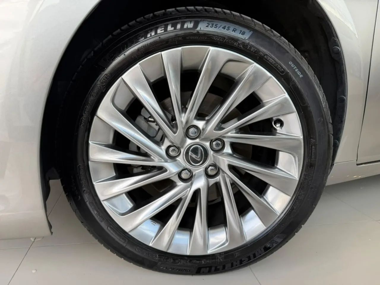 Lexus ES300h ES-300H ES300h 2.5 16V Aut. (hybrid), foto 15 de 20