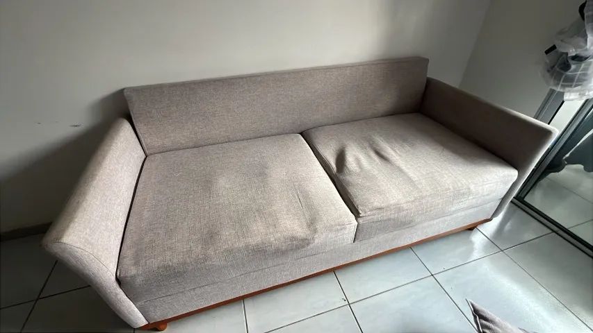 Vendo sofá usado em madeira maciça em ótimas condições  - Foto 4