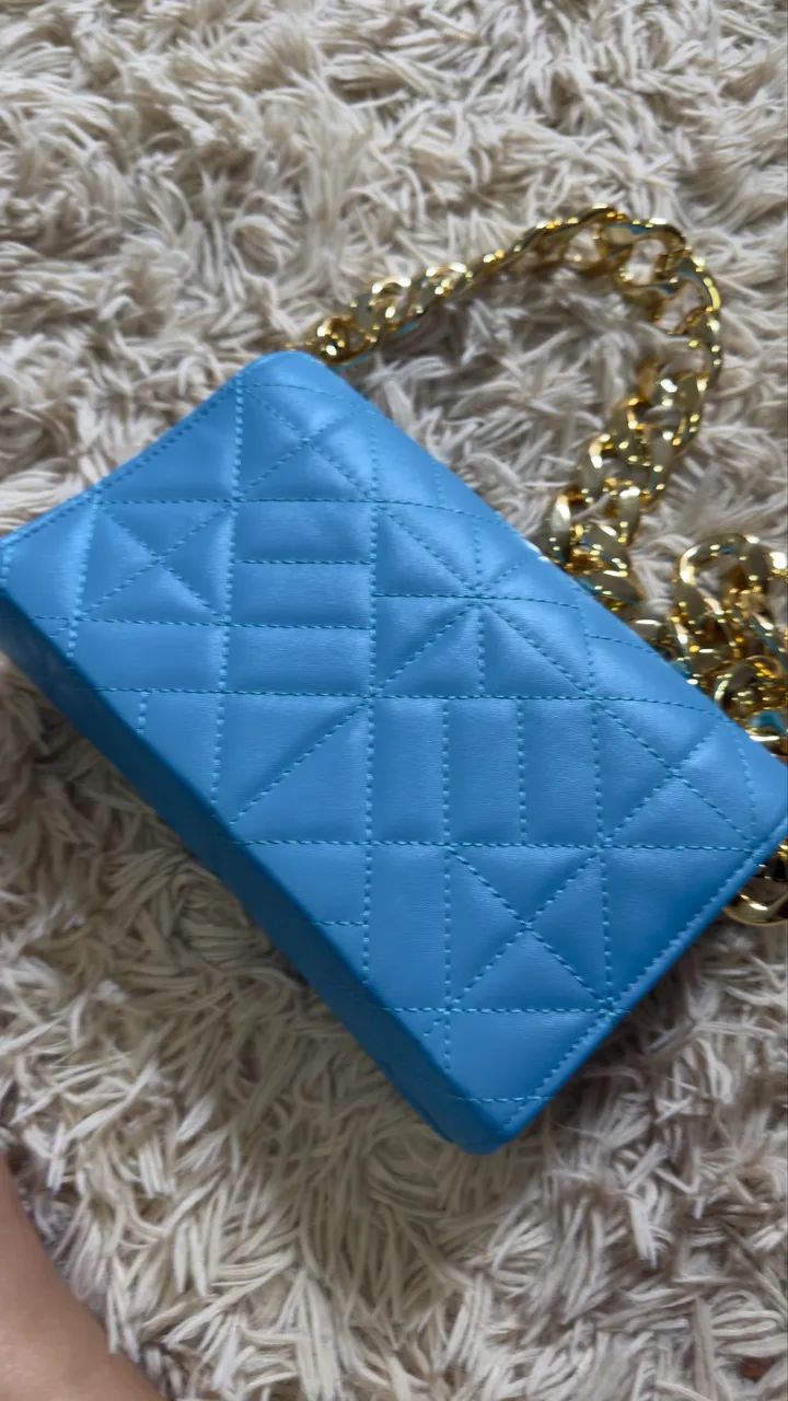 Bolsa azul com corrente dourada  - Foto 3