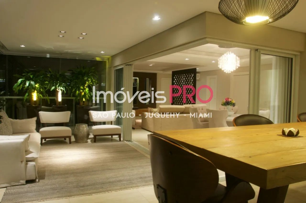 Belíssimo apartamento de 234m² com 3 suítes e 4 vagas.
