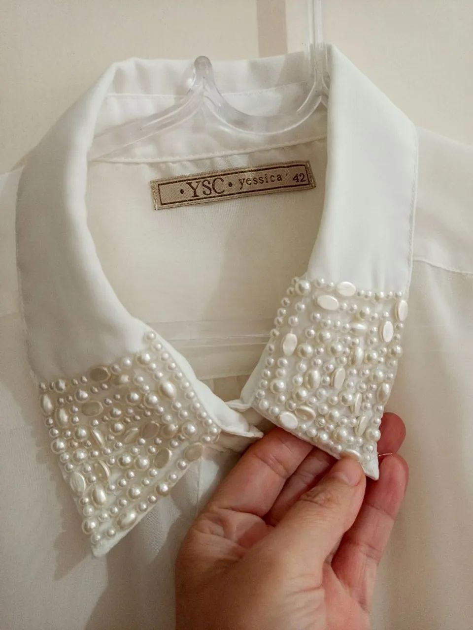 Blusa linda de Chiffon e gola bordada de pérolas 