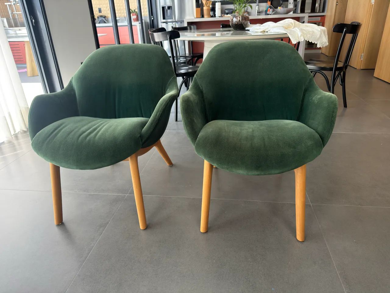 2 Poltronas Joy - JADER ALMEIDA