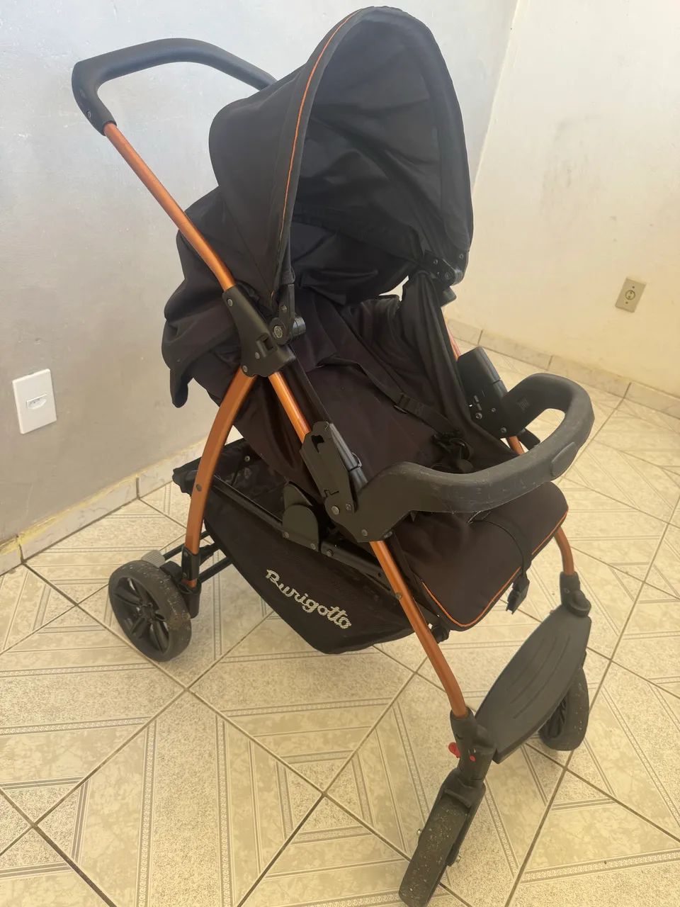 Carro de bebê Burigotto ( super conservado )