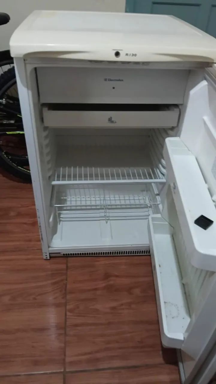 Vendo frigobar Electrolux  - Foto 2
