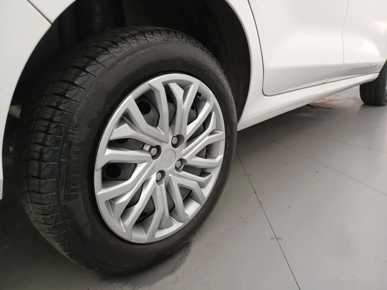 Fiat Cronos 1.0 6V Flex, foto 14 de 18