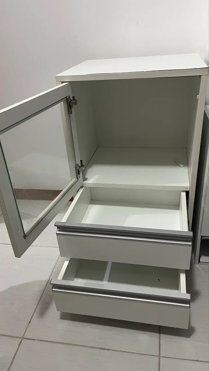 Vendo armário com rodinhas branco  - Foto 3