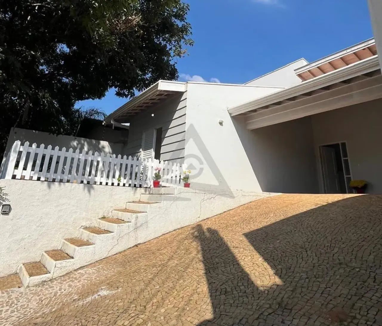 Imóvel para aluguel possui 287 metros quadrados com 2 quartos