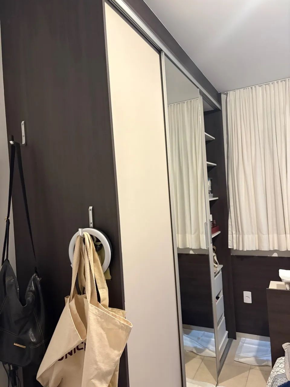 Armário três portas com espelho  - Foto 2