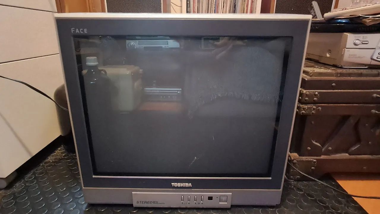 Tv Toshiba Face 21 polegadas com controle