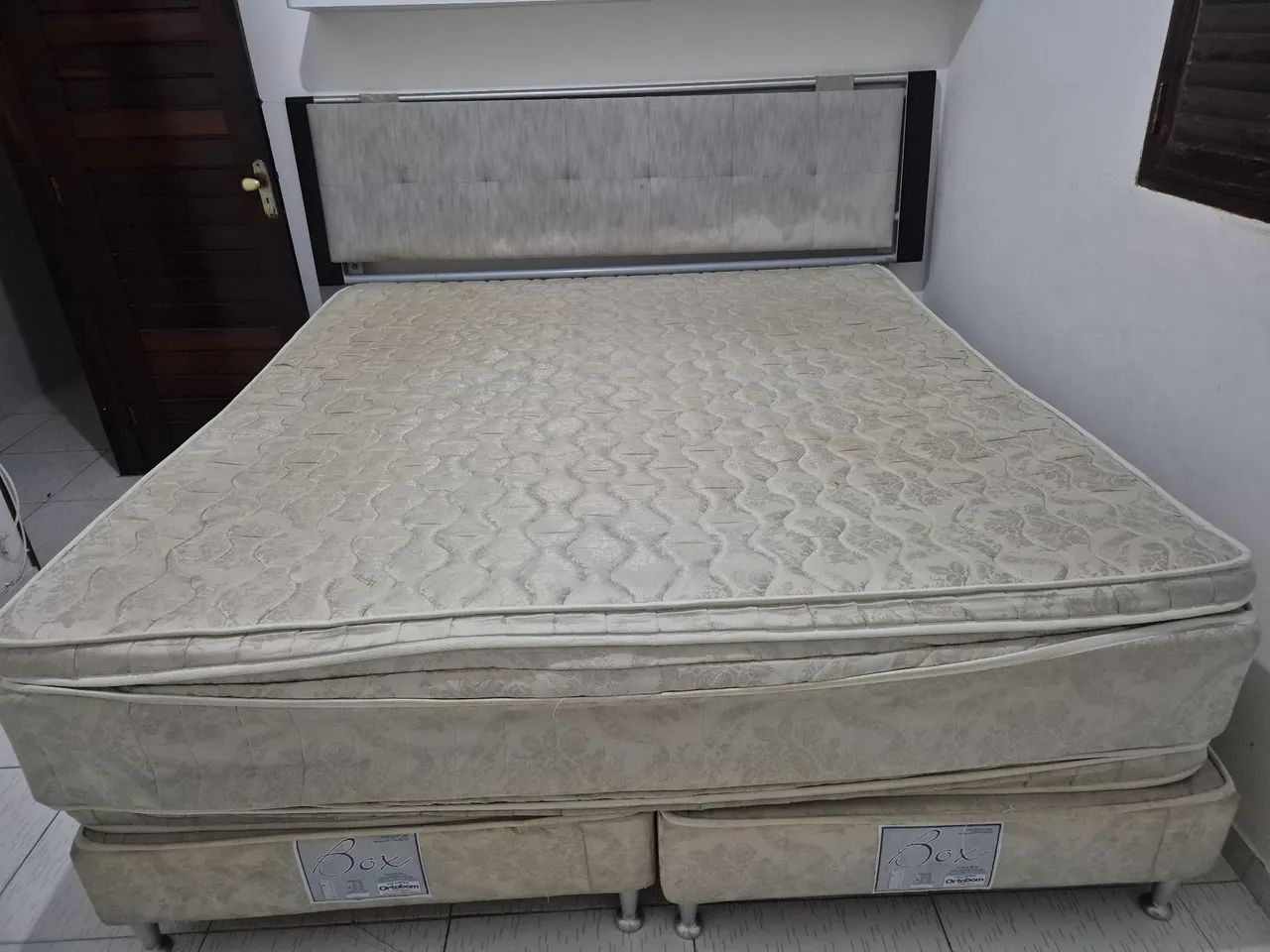 Cama Box Queen 2mx 2m com Cabeceira Estofada - Ótimo Custo-Benefício