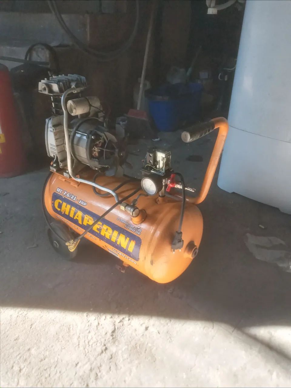 Vendo um compressor de ar chiaperini Mc 7.6/21-2hp - Foto 2