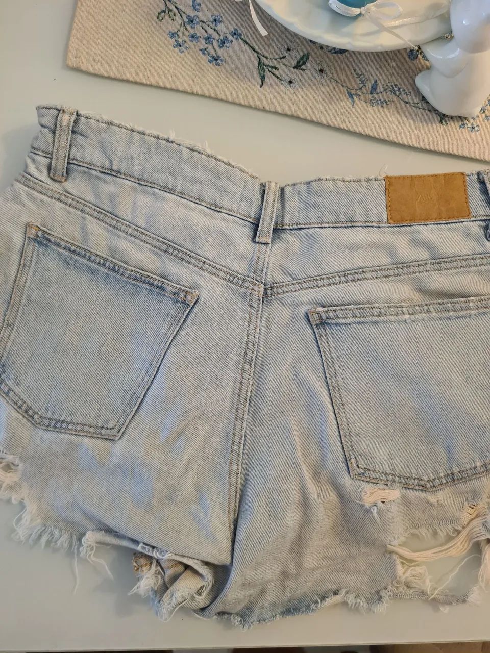 Short Zara destroyed curto jeans - usado - Foto 3
