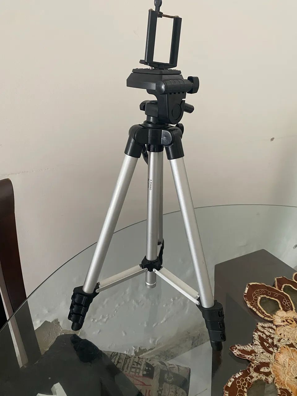 Pedestal ajustável e expansivo para célula e câmera 