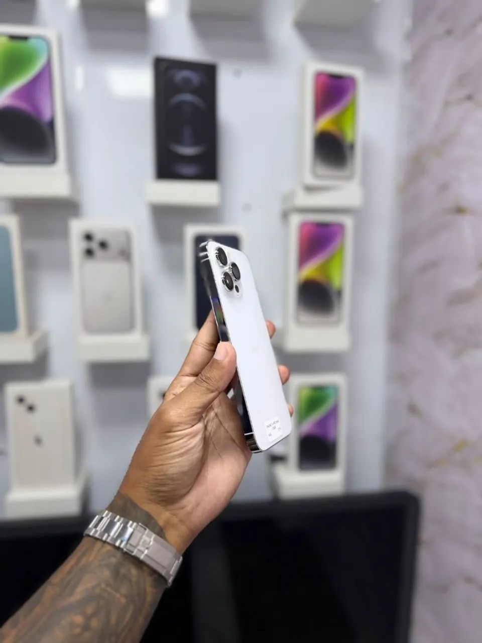 IPHONE 14 PRO MAX 128GB SIKVER<br>R$ 3.599,00 - Foto 2