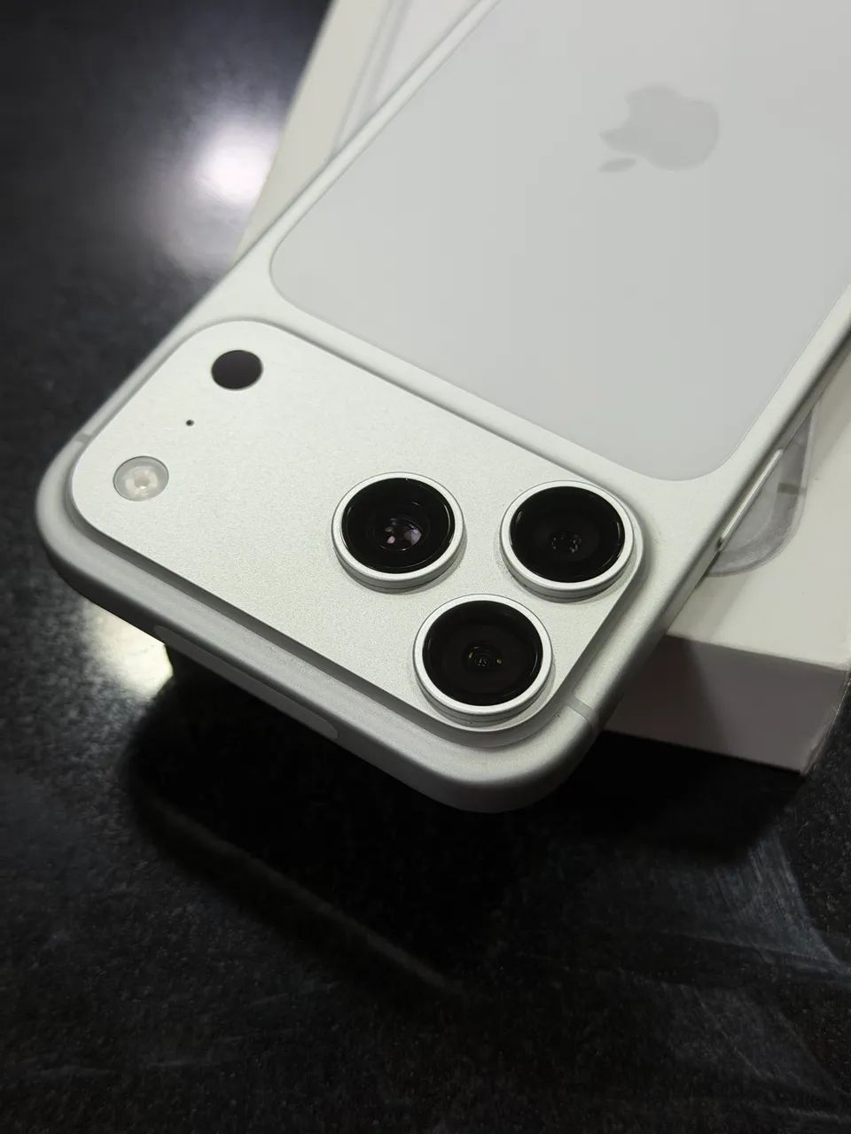 iPhone 17 pro Max 256gb UM MÊS DE USO! - Foto 3