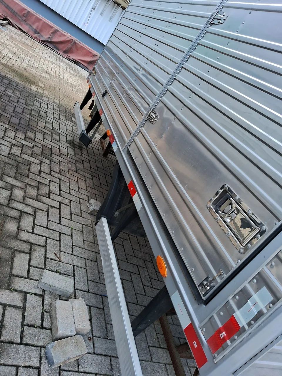 Vendo baú de caminhão 3/4 - Foto 4