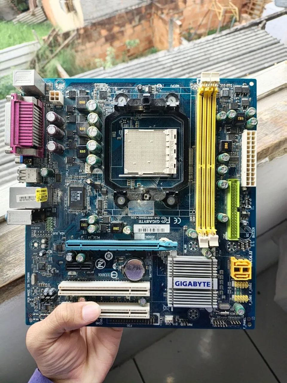 Gigabyte M61SME-S2L Retro - Foto 2