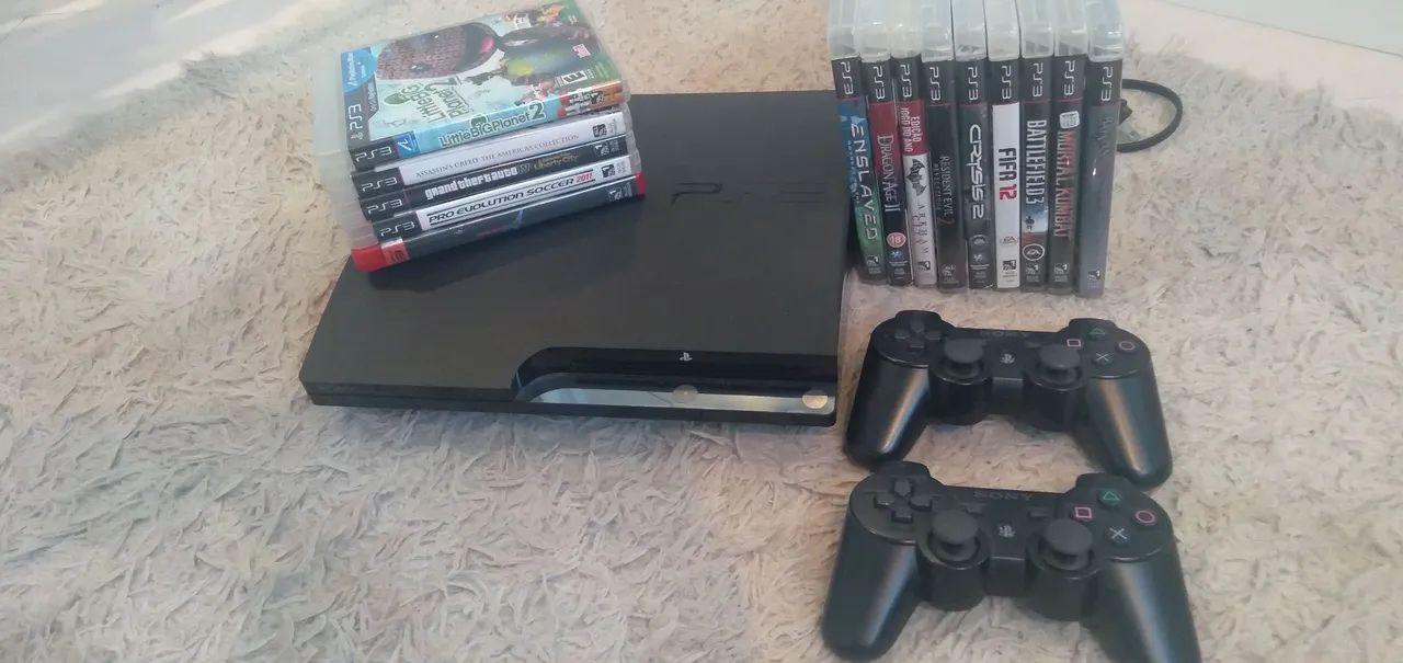 Ps3 com controles e jogos
