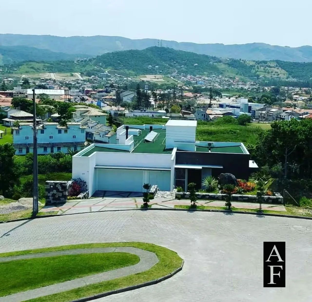 Casa com 5 suítes com Vista para o Mar