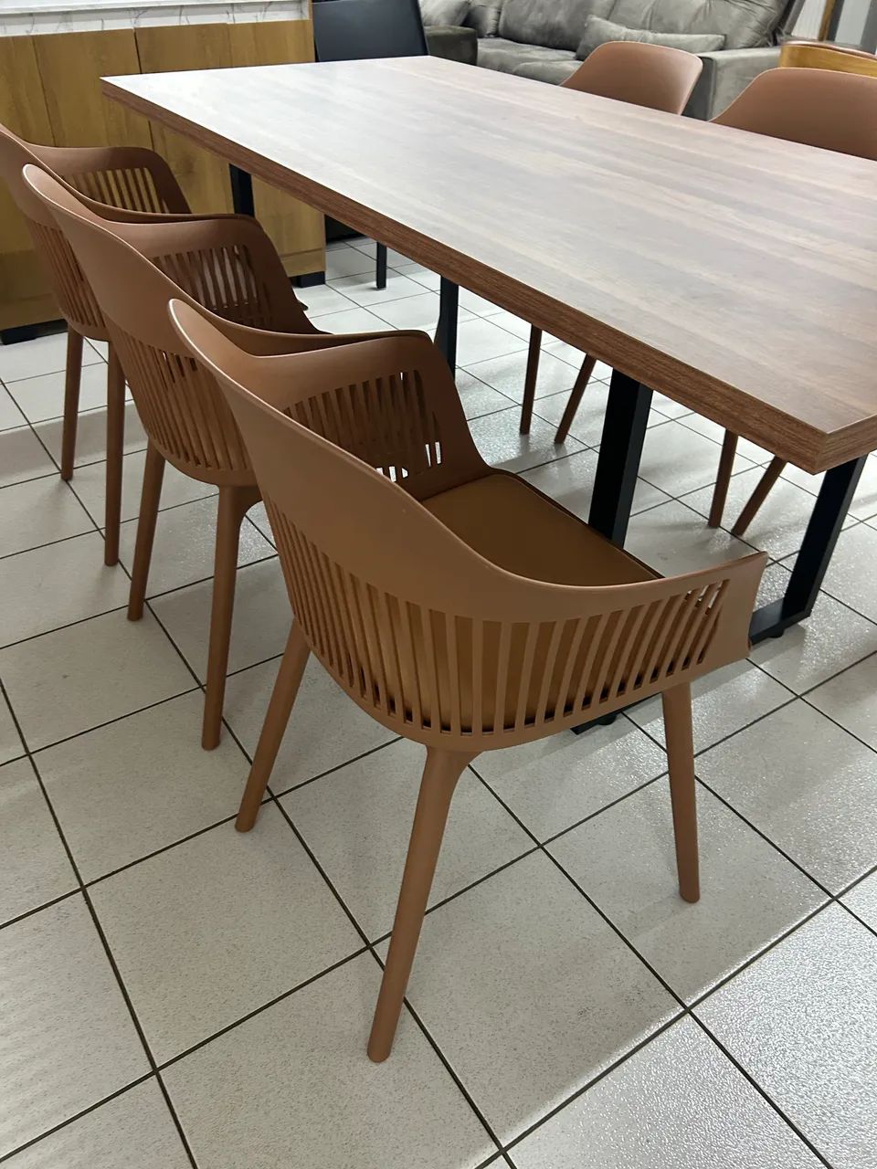 Mesa estilo industrial com 6 cadeiras NOVA - Foto 3