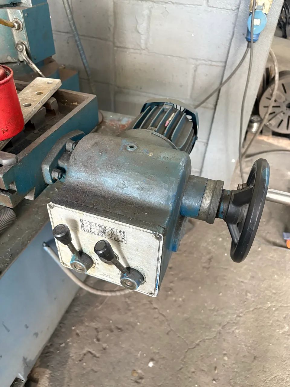 VENDO FURADEIRA FRESADORA OU TROCO POR FRESA ISO 40  - Foto 2
