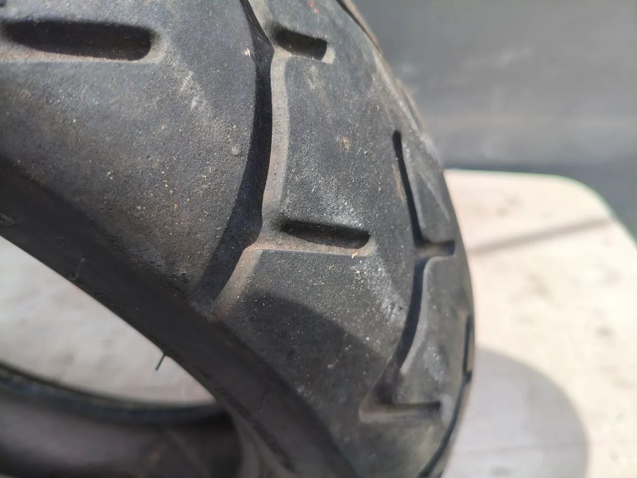  Pneu Bridgestone 150/80/16 80% de Borracha sem Cortes sem<br>150/80/16 <br>150/80/16 <br>150/80/16