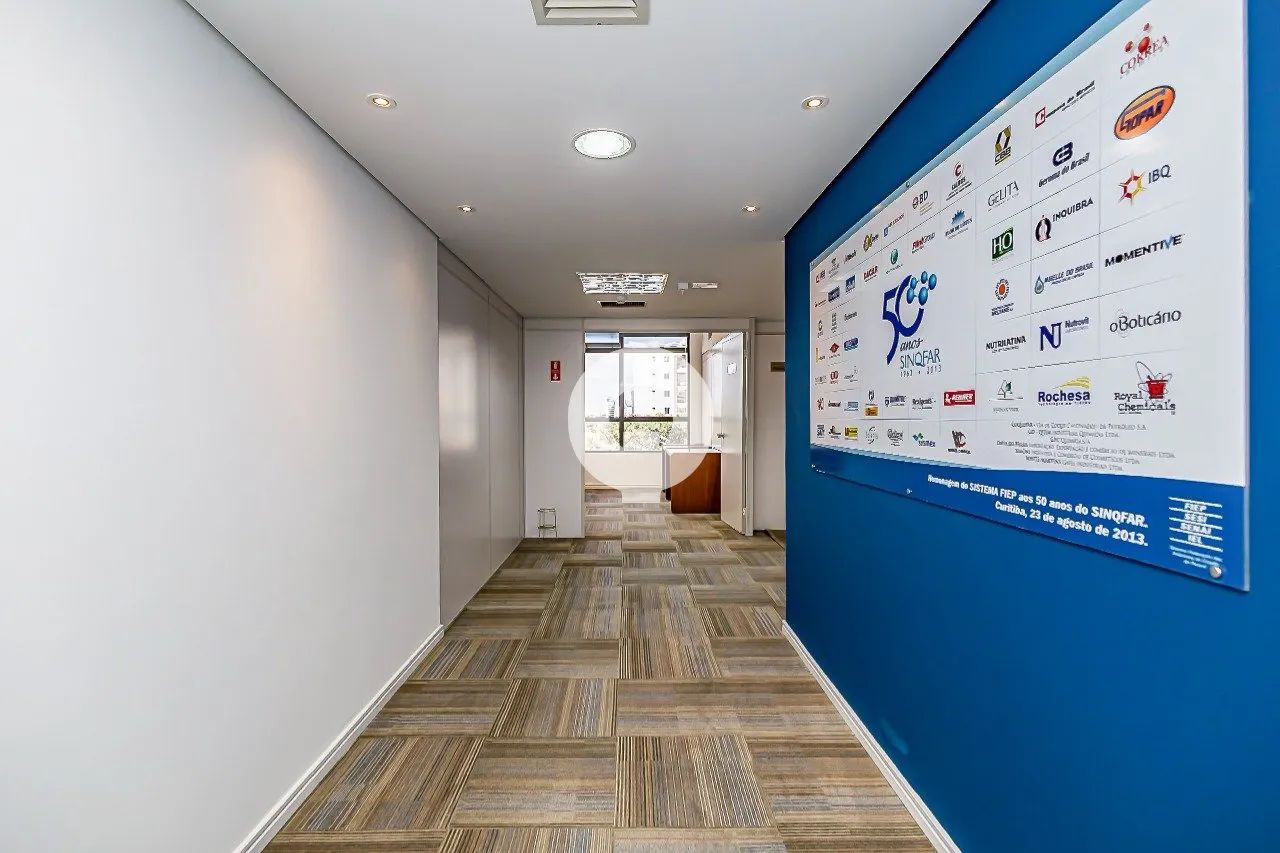SALA COMERCIAL À VENDA NO CENTRO CÍVICO COM 141,3m2 E 2 VAGAS - Foto 2