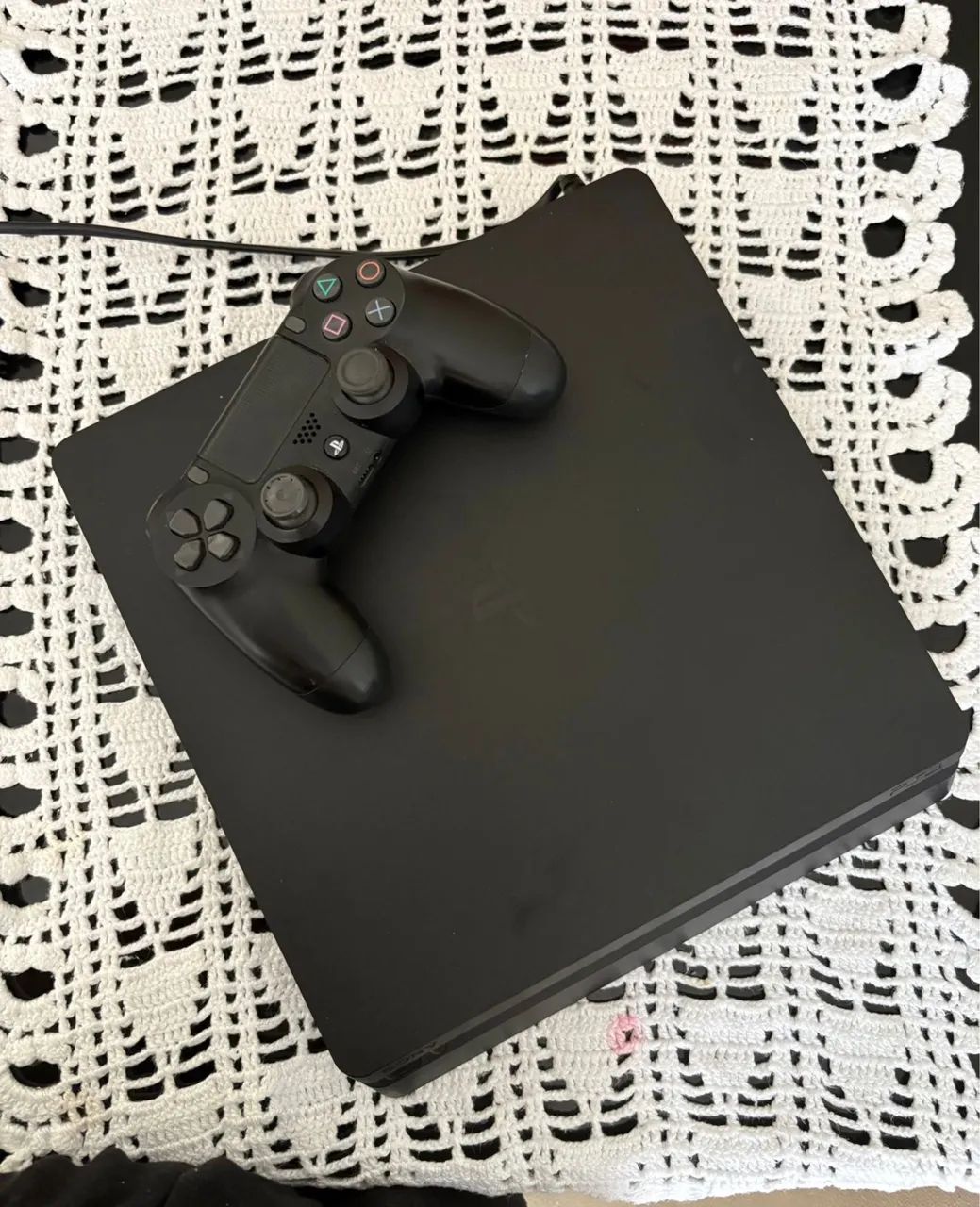     Vendo PS4 com Controle Original e Jogos 