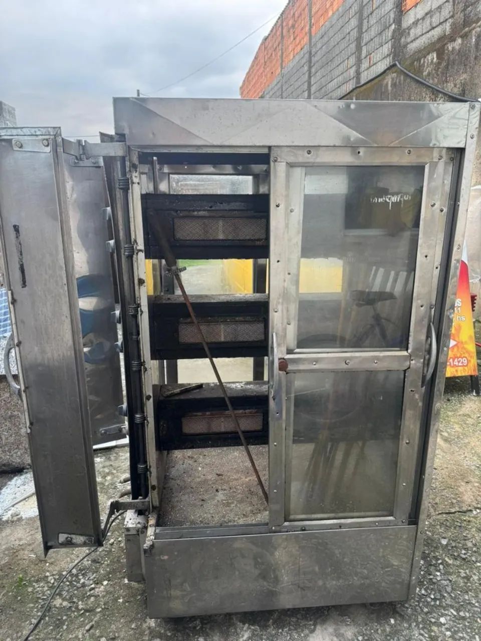 Maquina de assar frangos