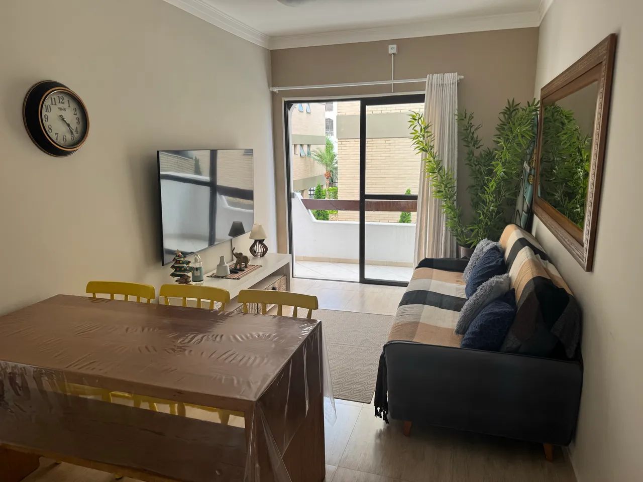 Apartamento temporada guaruja enseada 50m praia