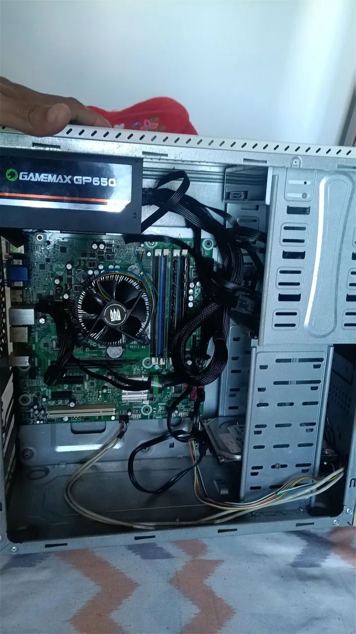 Computador i3 10 GB de RAM 