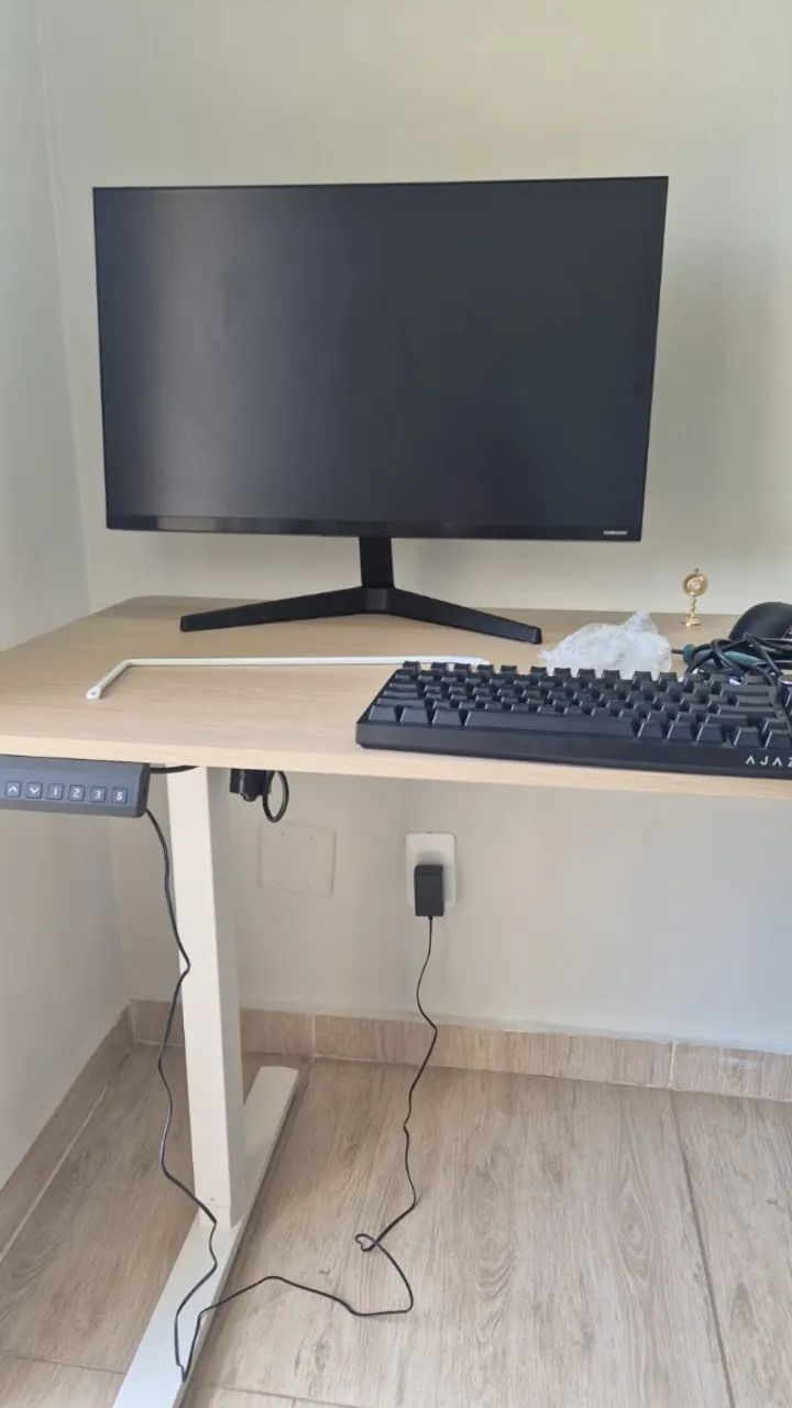 Mesa com regulagem de altura (Semi Nova) - Foto 4