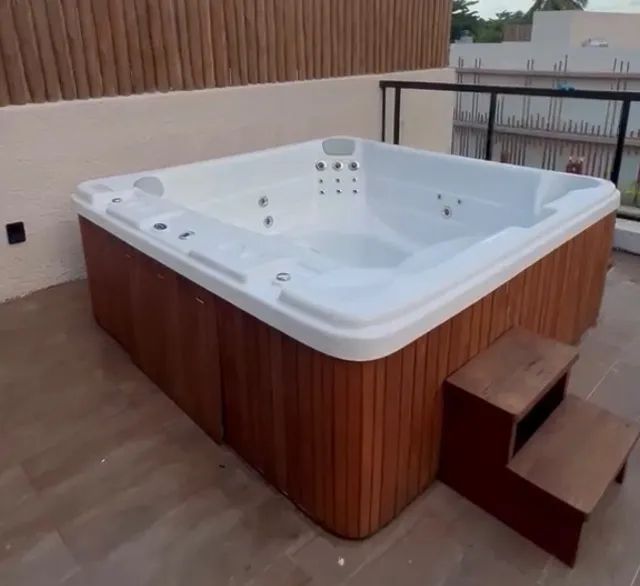 Jacuzzi/Spa branco 