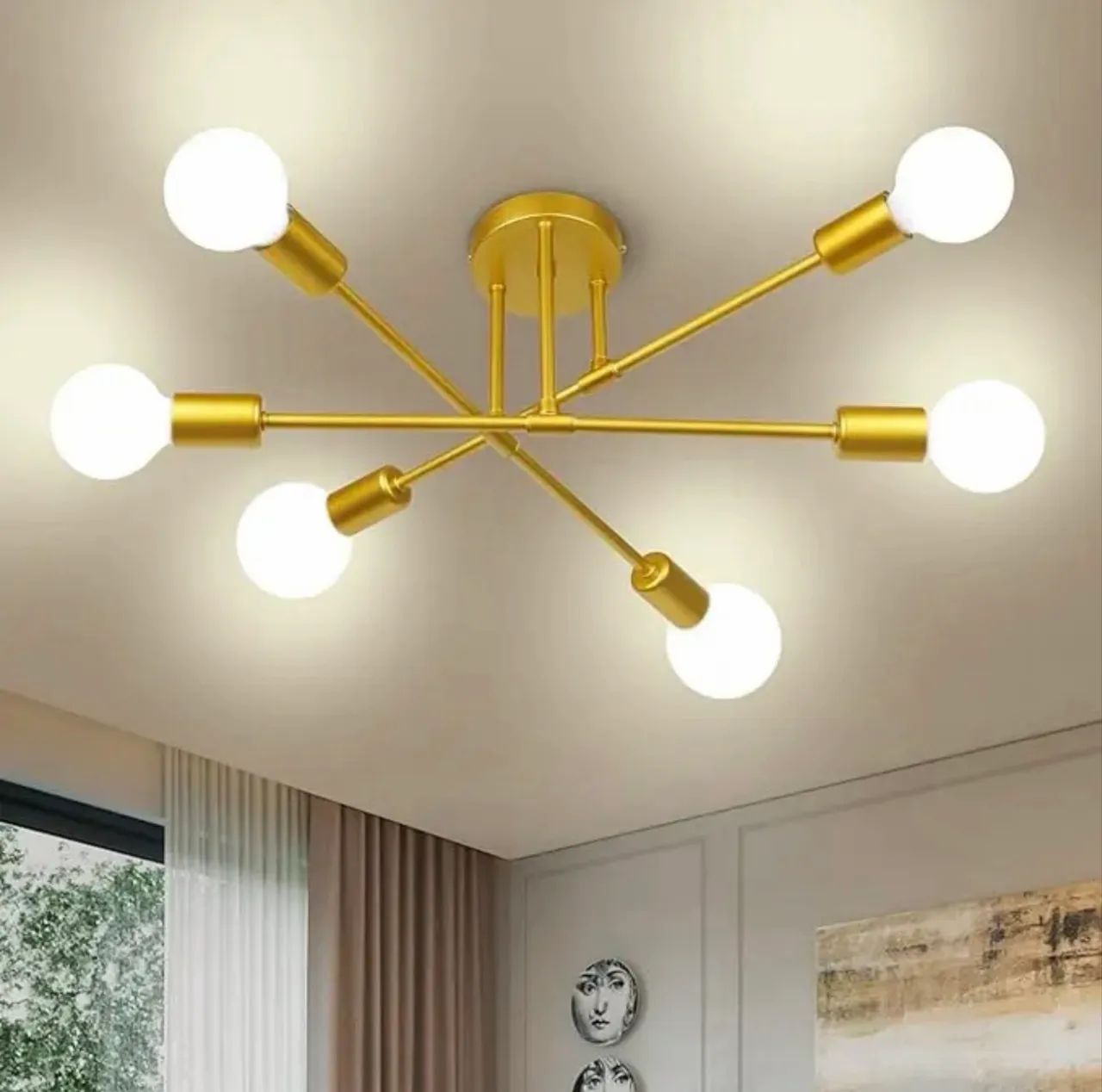 Luminária de teto dourada com 6 luzes