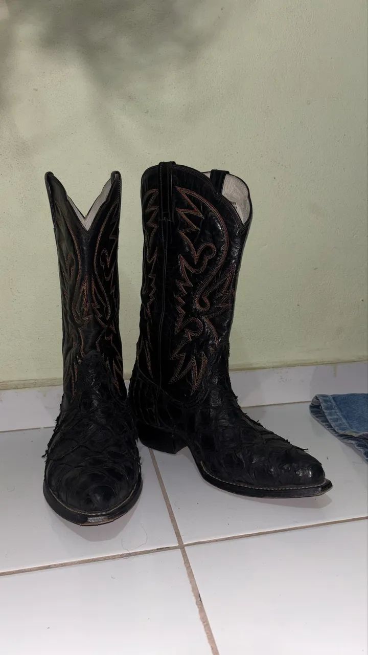 Bota , feita em couro de pirarucu. - Foto 2