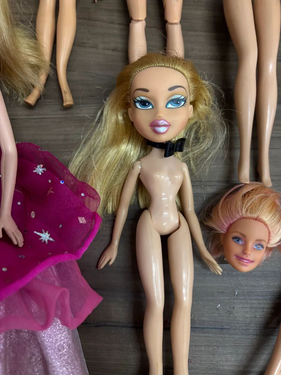 Lote sucatas barbie, Suzi e bratz - Foto 2
