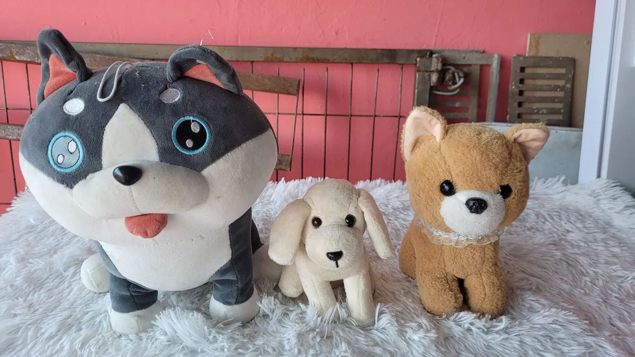 3 cachorrinhos de pelúcia 