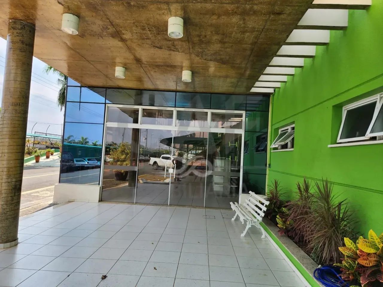 Loja para locação de frente para Rod. SP 107