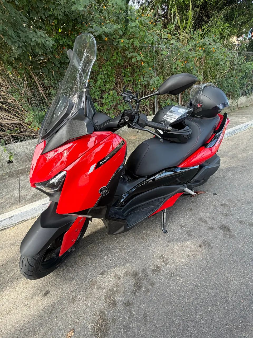 Xmax 2023 vermelha 