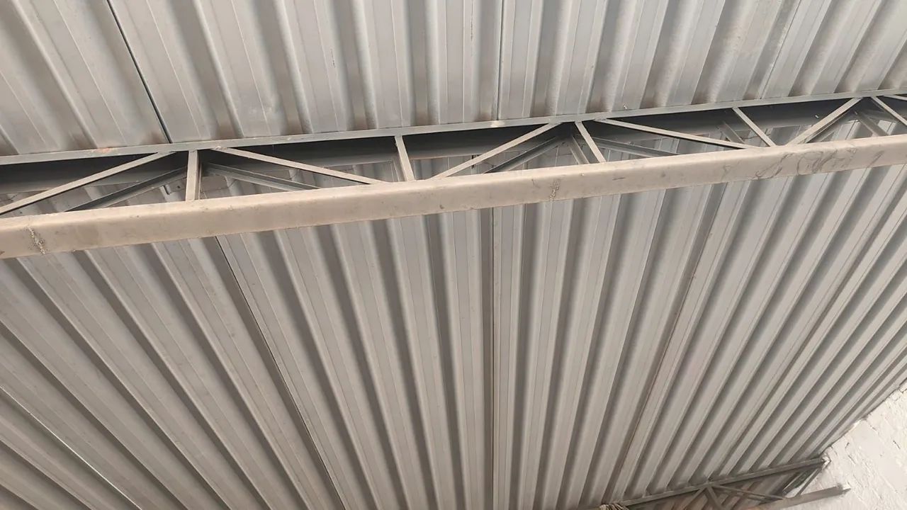 Vendo treliça e telhas