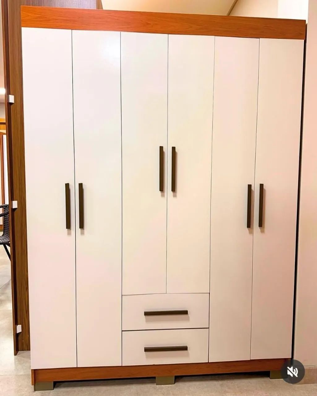 GUARDA ROUPA 6 PORTAS 